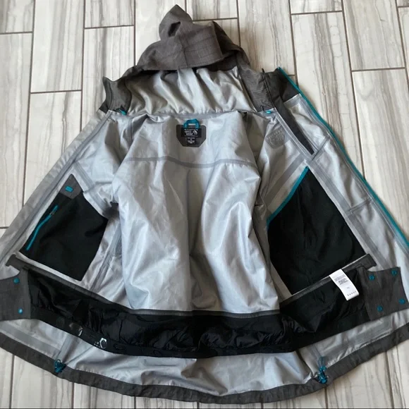Mountain Hardwear ski/board jacket. EUC like new